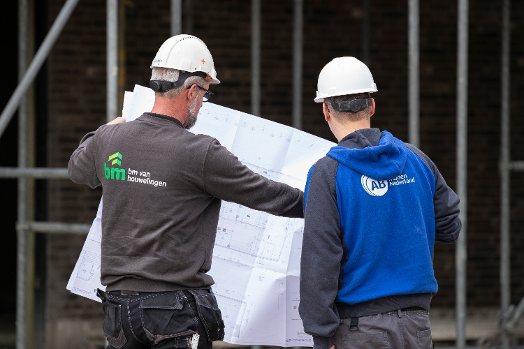 Mannen aan het werk op de bouw